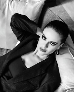 Fatima Zahra Bennacer Instagram - Sonia 🖤
#على_غفلة كل اثنين و اربعاء الساعة 22:00 على القناة @al_aoula
اخراج @hichameljebbari
انتاج @ali_n_productions