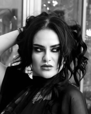 Fatima Zahra Bennacer Instagram - قَـالُـوا حَـمَـامُ الْـخَـلَا مَـا يَـتْـرَبَّـى مَـا عِـنْـدُهُ وَالِـي
قُـلْـتُ أَنَـا وَاشْ يِـطِـيـرْ لِـي بْـلَا جْـنْـحِـيـنْ فَالْـعَـلالِـي.
📸 @frikh_abdeljalil
#حمام_الخلا🕊️ #فاطمة_الزهراء_بناصر