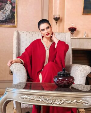 Fatima Zahra Bennacer Instagram - Sonia ❤️🔥
👗: @safaeassaidi
💄 : @amina_up