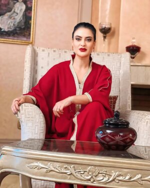 Fatima Zahra Bennacer Instagram - Sonia ❤️🔥
👗: @safaeassaidi
💄 : @amina_up