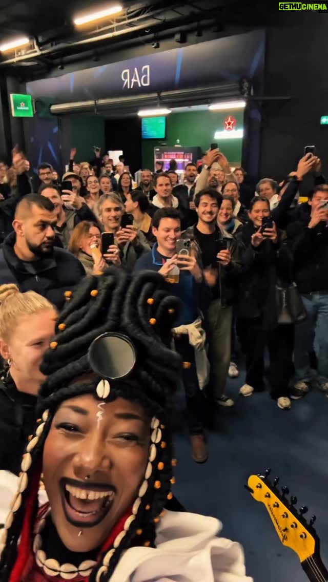 Fatoumata Diawara - 7.2K Likes - Je n’ai pas de mots pour exprimer ma gratitude envers vous Paris . Vous êtes des rayons de soleil ☀️🙏🏾❤️☀️💙❤️💛! On vous aime ❤️!