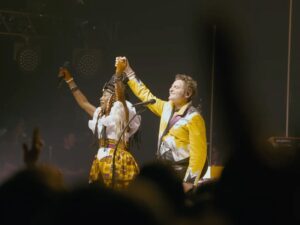 Fatoumata Diawara Instagram - 𝕃𝕒𝕞𝕠𝕞𝕒𝕝𝕚, 𝕝’𝕦𝕝𝕥𝕚𝕞𝕖 𝕋𝕠𝕥𝕖𝕞
Très beau film pour revivre l’émotion de ce dernier concert à Bercy 🙏💛✨

🎬 @acrofilm