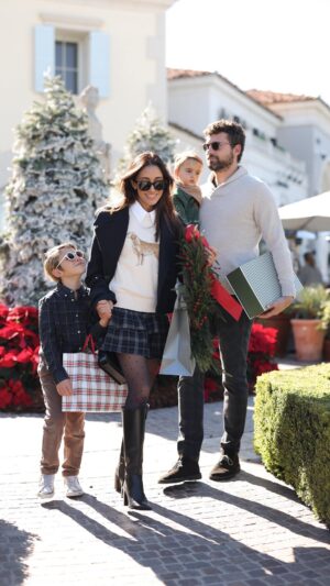 Fernanda Romero Instagram - The holidays are here, and for us that means family time 🎄@shopcommons ❤️ #shopcommons
Come spend a full day with us in Calabasas — from cozy moments to little adventures with the kids.
We started with a delicious meal at the new @blvd_calabasas (highly recommend!), and ended on a sweet note at @baciodilatte.us — my Italian husband officially approved the affogato ☕🍨 and the maple gelato was a huge hit with everyone.
It’s the little moments that make the season feel special.
#Holidayswityfamily #Calabasas #Thecommons #blvdrestaurant #bacciodilatte #Fyp #ParaTi #FernandaRomero