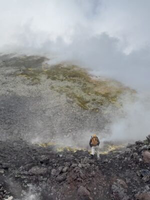 Fiammetta Cicogna Instagram - Come disse il vecchio saggio cinese:
Puoi salvare la ragazza dal Vulcano, ma non il Vulcano dalla ragazza.
Che bello tornare in cima insieme al Brac