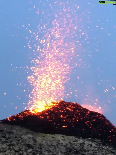 Fiammetta Cicogna - 4.4K Likes - Come disse il vecchio saggio cinese:
Puoi salvare la ragazza dal Vulcano, ma non il Vulcano dalla ragazza.
Che bello tornare in cima insieme al Brac