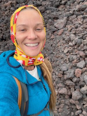 Fiammetta Cicogna Instagram - Come disse il vecchio saggio cinese:
Puoi salvare la ragazza dal Vulcano, ma non il Vulcano dalla ragazza.
Che bello tornare in cima insieme al Brac
