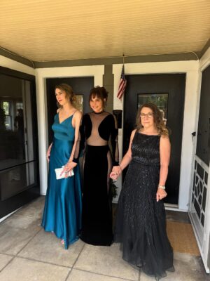 Fiona Dourif Instagram - WILD NIGHT and some posts to come but first I got to give a shout out to the committee of women who helped me look this naked and delighted at the Emmy’s! Hair @alliekeckhair makeup by my dearest friend @merrytraum  style by @allbright 

I had the good fortune of getting ready with incomparable DP of the Pitt @johanna_coelho and the many Emmy award winning production designer of The Pitt @ninaruscio
