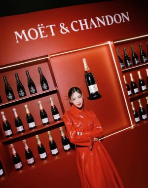 Fiona Xie Instagram - They built a balloon. We built a legacy.  @moetchandon returns to F1 Singapore—because 280 years of champagne excellence doesn’t whisper.

Enjoy responsibly. Don’t drink and drive. 

@Moetchandon @sushisambasingapore @visitsingapore @F1 #MoetChandon
#DrinkResponsibly #ToastwithMoet #PaidPartnership @scenesixfive