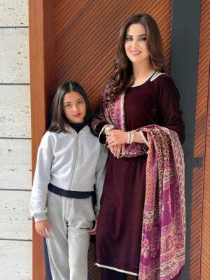 Fiza Ali Instagram - Maa aur beti ka rishta… bina shart, bina hisaab ❤️

#MaaBeti #MotherDaughterBond #IndianMoms #MaaKaPyaar #Beti #FamilyLove #DesiReels #EmotionalReel #fizaali #faraal