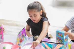 Flor María Palomeque Instagram - Mi chiquita se creció 🥹
 Ya son 9 años del más puro amor!
Gracias Fiorella por tu luz y tu sonrisa eres una bendición en nuestras vidas ♥️ TE AMAMOS! 💫

@rosiestevesm AME LAS FOTOS!! es la primera vez que el FOTOGRAFO ni se siente. Gracias por captar todos los momentos!!!!!
