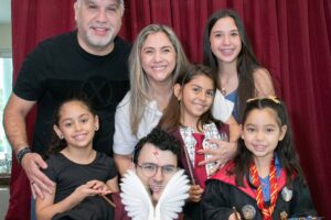 Flor María Palomeque Instagram - Mi chiquita se creció 🥹
 Ya son 9 años del más puro amor!
Gracias Fiorella por tu luz y tu sonrisa eres una bendición en nuestras vidas ♥️ TE AMAMOS! 💫

@rosiestevesm AME LAS FOTOS!! es la primera vez que el FOTOGRAFO ni se siente. Gracias por captar todos los momentos!!!!!