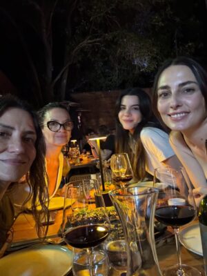 Francisca Gavilán Instagram - Agradecida de la vida que tengo!!! De la que decido tener. Afortunada! 
Buen Lunes señoras y señores!! ❤️🙌🏼
Noviembre 2025

Inevitable no escuchar a Rosalía y jamás votaré por la derecha. 🫶🏻