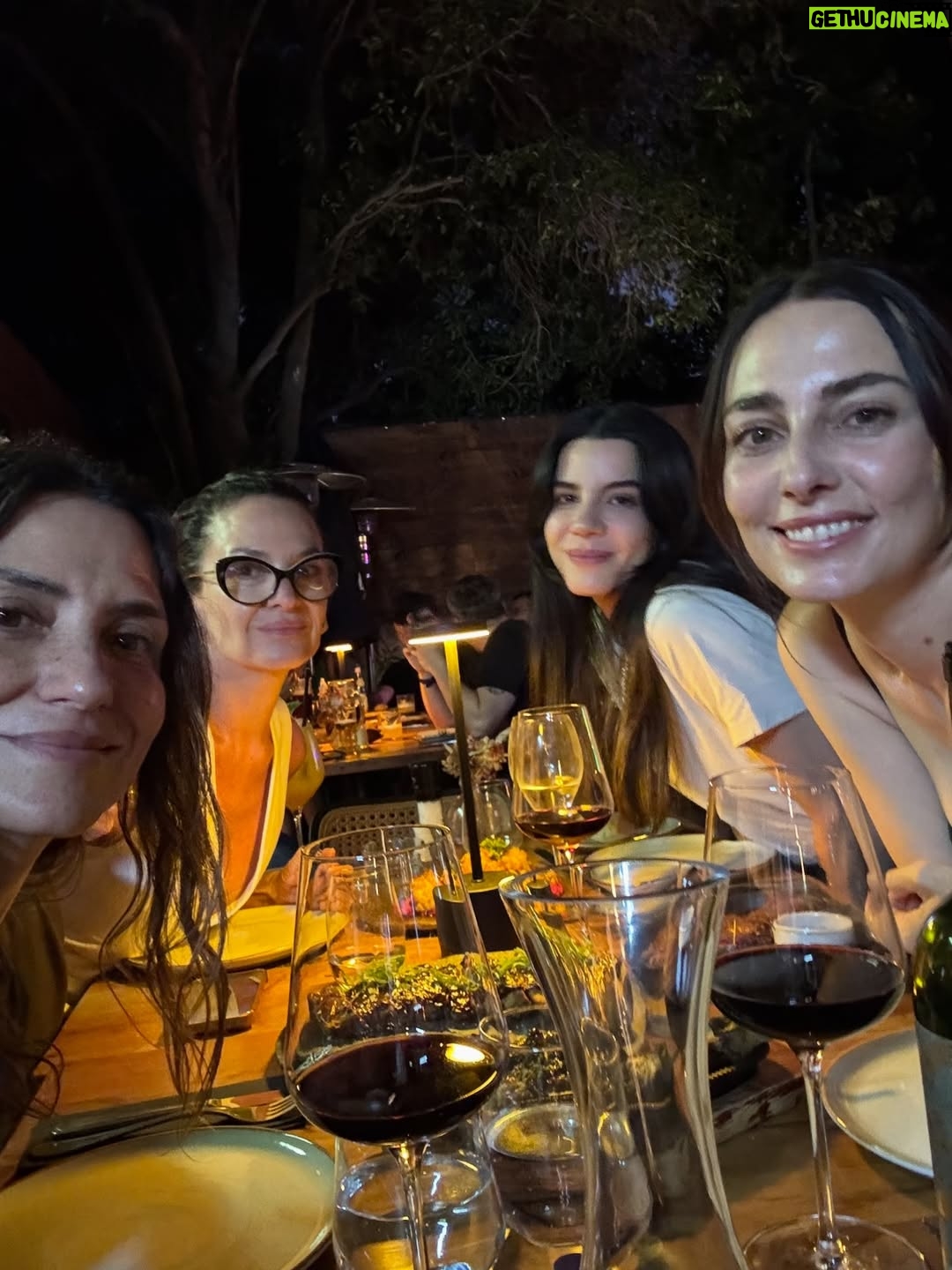 Francisca Gavilán - 3.3K Likes - Agradecida de la vida que tengo!!! De la que decido tener. Afortunada! 
Buen Lunes señoras y señores!! ❤️🙌🏼
Noviembre 2025

Inevitable no escuchar a Rosalía y jamás votaré por la derecha. 🫶🏻