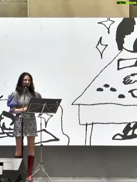 Francisca Gavilán - 3.3K Likes - Agradecida de la vida que tengo!!! De la que decido tener. Afortunada! 
Buen Lunes señoras y señores!! ❤️🙌🏼
Noviembre 2025

Inevitable no escuchar a Rosalía y jamás votaré por la derecha. 🫶🏻