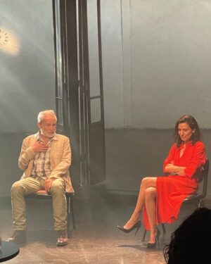 Francisca Gavilán Instagram - Amigo querido, maestro, compañero. 

Cada día de ensayos, conversados, risas, anécdotas y tus historias, las atesoro, silencios, esperas en bambalinas los dos, antes de salir a Mentes Salvajes, sapeando a veces al público, otras solo escuchando el murmullo del mismo llegando a las butacas. Tus ojos y tu sonrisa, tu humildad como actor, director. Tu ser descolgado del mundo en cosas triviales, lo importante era lo importante, actuar, tus hijos, tu compañera. 
Agradezco cada momento compartido contigo, haberte cantado amigo. 
Fui una Doña Rosita la soltera, mi primer trabajo contigo, y me quisiste, yo a ti, te admiré más. Hicimos La Fiesta, y no querías salir del escenario, querías actuar también pero la dirigías! Esa mente salvaje, qué ganas de saber en qué pensabas en tus silencios…. Porque tu cabeza no se detenía. Tu compromiso con el otro, con la memoria. Tengo mucha pena, no me imagino un teatro sin Tito por ahí. Siento también alegría de tu vida. Te honro y respeto para siempre. 
Te mando un beso y te abrazo observando tu sonrisa y ojos bellos. Amigo sabio, curioso, maestro, compañero contento.
Amparito, Piedad, Emilia, Diego, Damián y a toda tu gran familia se les quiere mucho 🤍🙌🏼

Héctor Noguera 1937- 2025
Te quiero