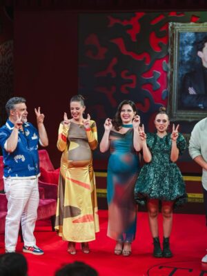 Gabriela Barros Instagram - Já disse muita coisa em relação a este programa. Que fui sempre muito feliz a fazê-lo, que esta temporada foi um conhézinho mais especial graças a este nosso quarteto maravilha! (Amei os anteriores mas este…💓)
Que nós não seríamos NADAAAA sem o nosso @nunomarkl , o nosso @vascopalmeirim e sem a equipa da @fremantlept e de bastidores que faz o programa ser possível.
Mas queria vir aqui sobretudo agradecer a quem vê o programa e que nos encheu semanalmente de carinho, com mensagens ou até mesmo na rua, com manifestações genuínas de afecto!
Que bom que o programa cumpre o seu propósito, que é, fazer-vos rir. 
Fico feliz que tenhamos conseguido. Nunca pensei que de tanta parvoíce junta, pudesse advir tanto amor e carinho! ❤️

Ps: e agora é desejar ao Markl uma recuperação super sónica para que volte melhor do que já era!…Tarefa difícil!!!❤️❤️❤️ Boraaaaaa Nunooooo!!!!