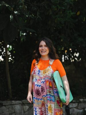 Gabriela Barros Instagram - Já disse muita coisa em relação a este programa. Que fui sempre muito feliz a fazê-lo, que esta temporada foi um conhézinho mais especial graças a este nosso quarteto maravilha! (Amei os anteriores mas este…💓)
Que nós não seríamos NADAAAA sem o nosso @nunomarkl , o nosso @vascopalmeirim e sem a equipa da @fremantlept e de bastidores que faz o programa ser possível.
Mas queria vir aqui sobretudo agradecer a quem vê o programa e que nos encheu semanalmente de carinho, com mensagens ou até mesmo na rua, com manifestações genuínas de afecto!
Que bom que o programa cumpre o seu propósito, que é, fazer-vos rir. 
Fico feliz que tenhamos conseguido. Nunca pensei que de tanta parvoíce junta, pudesse advir tanto amor e carinho! ❤️

Ps: e agora é desejar ao Markl uma recuperação super sónica para que volte melhor do que já era!…Tarefa difícil!!!❤️❤️❤️ Boraaaaaa Nunooooo!!!!