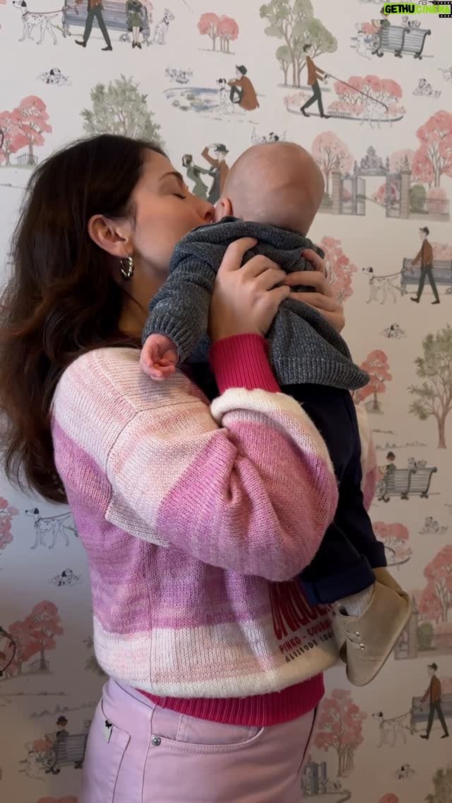 Gabriela Barros - 19.5K Likes - A perfeição da nova coleção @chicco_portugal vai acompanhar as primeiras memórias a 4. 
Pronto, os looks para o Natal estão escolhidos 🤍 #pub