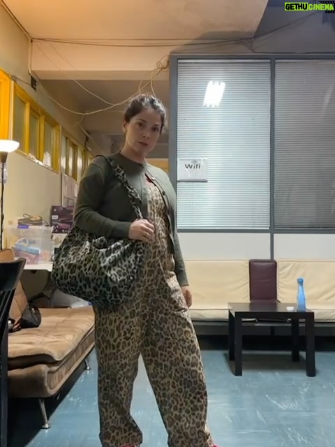 Gabriela Barros - 20.3K Likes - 1. 🌊 
2.🩷
3.💍
4. Fizemos um leopard walk.🐆
5. Descobri que vou ficar igual à avó da Pocahontas aos 80 anos. Aquela que está dentro de uma árvore.
6. Bêbedas?! Quem??
7. A verdade que o Rui não quer que Portugal descubra sobre ele.
8. Monsieur et sa tata❤️‍🔥
9. Ici c’est la famille!
10. Vamos pôr esta bunda na nuuuuucaaaaaa! Boraaa