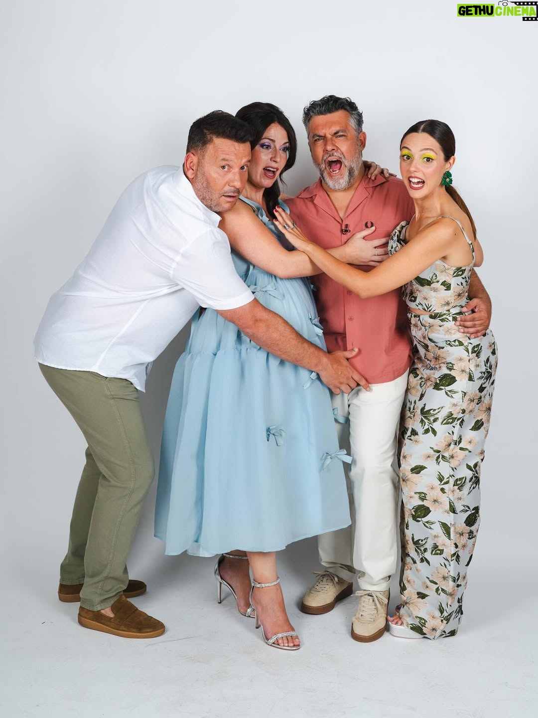 Gabriela Barros - 29.3K Likes - Felicidade, é estar a fazer este programa na companhia de amigos de longa data e na de tantos novos e bons amigos que levo daqui para a vida. 
Somos muito felizes a fazer isto! Nota-se?! ❤️‍🔥

Ph @madalenacesteves