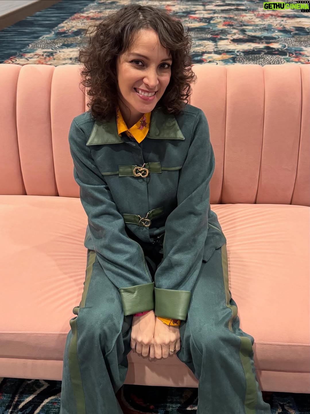 Gaby Moreno - 15.1K Likes - LatinGLAMmys!! Siempre un honor ser parte de esta gran celebración a la música hecha en hispano y Latinoamérica! 

Styled by @kimmyerin ✨

👗 
@semsem
@camillawithlove 

👠 
@alevimilano

Suits:
@isolda__ 
@lisoulondon 

HMU: @esmevegashmu