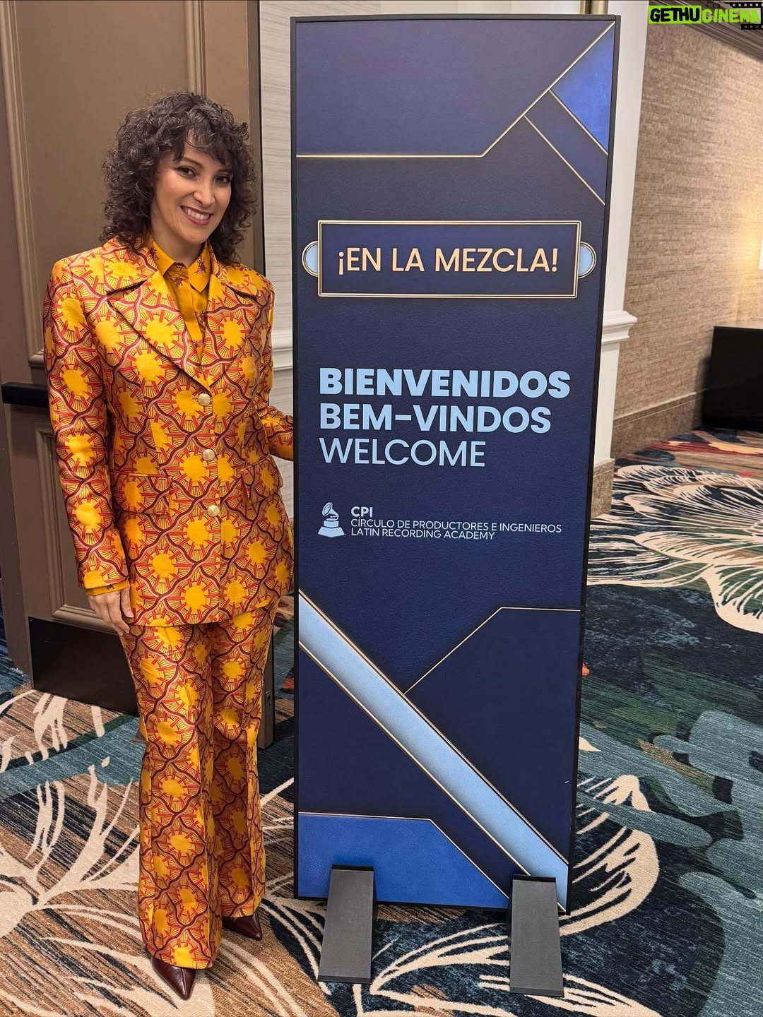 Gaby Moreno - 15.1K Likes - LatinGLAMmys!! Siempre un honor ser parte de esta gran celebración a la música hecha en hispano y Latinoamérica! 

Styled by @kimmyerin ✨

👗 
@semsem
@camillawithlove 

👠 
@alevimilano

Suits:
@isolda__ 
@lisoulondon 

HMU: @esmevegashmu