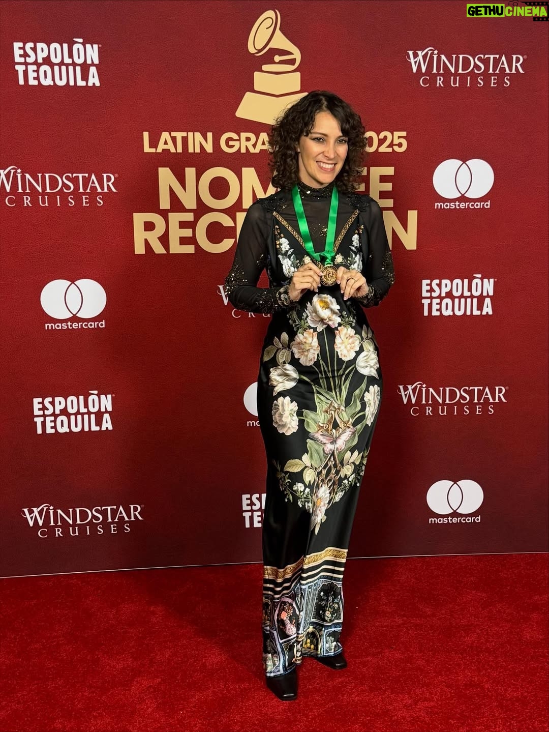 Gaby Moreno - 15.1K Likes - LatinGLAMmys!! Siempre un honor ser parte de esta gran celebración a la música hecha en hispano y Latinoamérica! 

Styled by @kimmyerin ✨

👗 
@semsem
@camillawithlove 

👠 
@alevimilano

Suits:
@isolda__ 
@lisoulondon 

HMU: @esmevegashmu
