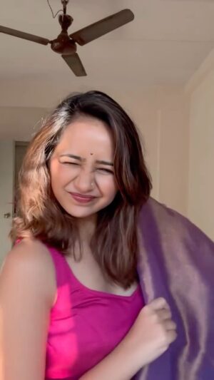 Gauri Kulkarni Instagram - तुमचा भाई is attending 1 more लग्न guys..!🥳
चला माझं टौका GRWM बघा with @facescanada 😉
.
.
.
#StrobeGlowFace #LightweightMakeup #hydramatteFoundation #EasyMakeup #Strobe