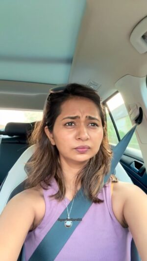 Gauri Kulkarni Instagram - काय वाटतय… करु का final याला..?😍
.
.
.
.
(Gauri kulkarni , funny reel , fyp , explore , reel , relatable , couple reel , blessed)