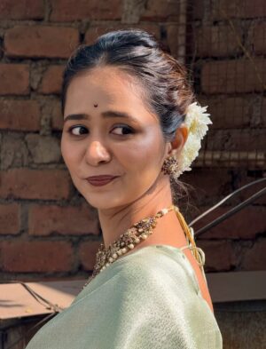 Gauri Kulkarni Instagram - Fresh, flowy & minted🍋‍🟩 just like the weather.😌❄️
.
.
Saree by @bharjaribynam 
Blouse stitched by @srujana_by_ruttuja 
MUAH by @mua_pratikshakumbhar 
Jewellery by @chandrakalm_jewellery 
Styled by @n.i.d.s_ 
Managed by @wechitramedia 
.
.
#GauriKulkarni #MintedGreen #Saree #Wedding #Grwm #blessed