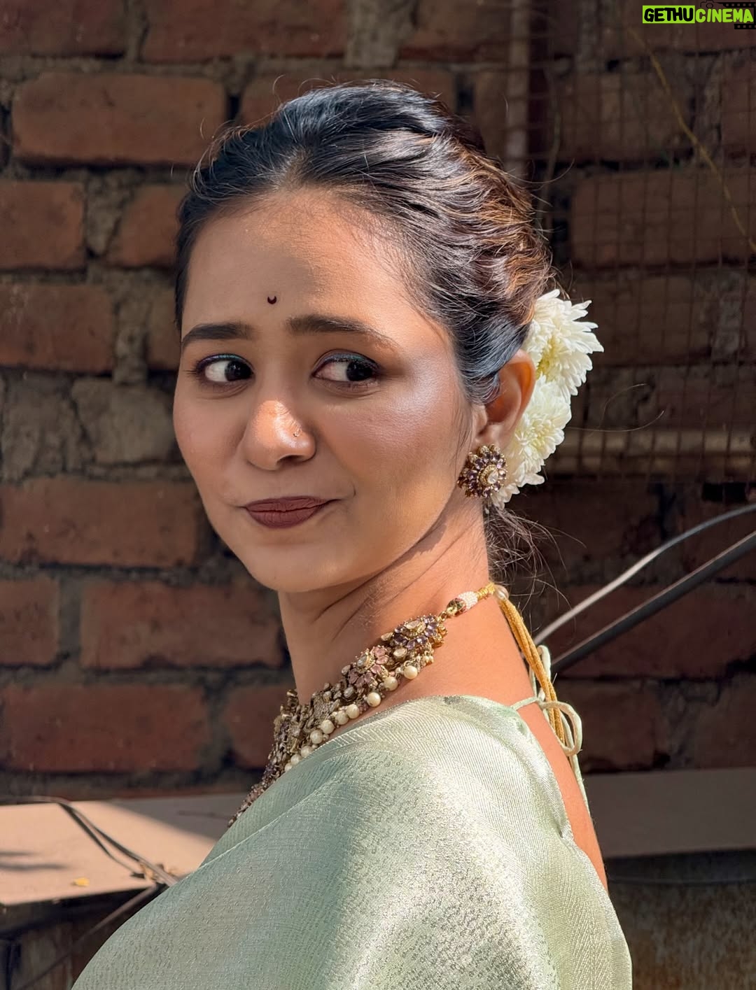 Gauri Kulkarni - 64.5K Likes - Fresh, flowy & minted🍋‍🟩 just like the weather.😌❄️
.
.
Saree by @bharjaribynam 
Blouse stitched by @srujana_by_ruttuja 
MUAH by @mua_pratikshakumbhar 
Jewellery by @chandrakalm_jewellery 
Styled by @n.i.d.s_ 
Managed by @wechitramedia 
.
.
#GauriKulkarni #MintedGreen #Saree #Wedding #Grwm #blessed