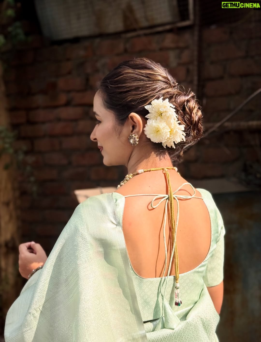 Gauri Kulkarni - 64.5K Likes - Fresh, flowy & minted🍋‍🟩 just like the weather.😌❄️
.
.
Saree by @bharjaribynam 
Blouse stitched by @srujana_by_ruttuja 
MUAH by @mua_pratikshakumbhar 
Jewellery by @chandrakalm_jewellery 
Styled by @n.i.d.s_ 
Managed by @wechitramedia 
.
.
#GauriKulkarni #MintedGreen #Saree #Wedding #Grwm #blessed