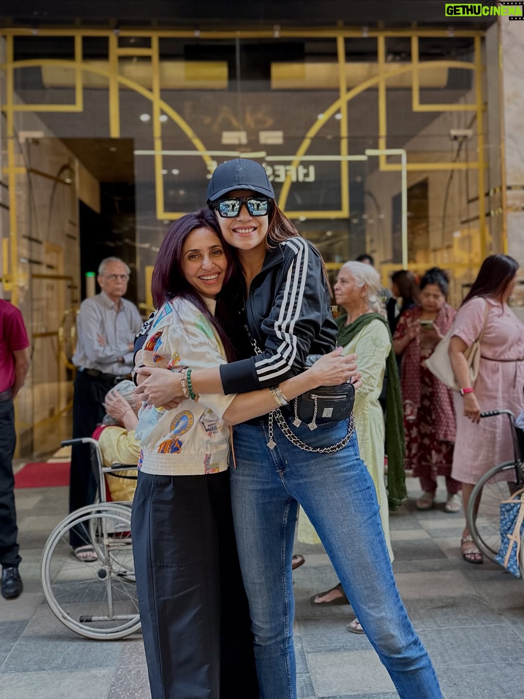 Gautami Kapoor - 61.4K Likes - Went with my gang to watch the movie for her… and ended up witnessing her absolutely own that screen 😌✨Proud of you, my decade-old partner in crime. 
The screening turned into a beautiful reunion — warm laughs, shared joy, and popcorn that tasted sweeter because it felt like family 🍿❤️
Love you Gau @gautamikapoor ❤️🧿❤️
#dedepyarde2