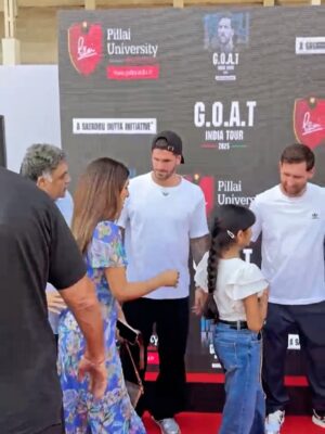 Geeta Basra Instagram - G.O.A.T @leomessi 🙏⚽️ 🇮🇳 and standing with our G.O.A.T 🏏 🇮🇳 @harbhajan3 .. ❤️ great meeting @luissuarez9 and @rodridepaul too..🙌 Thank you @satadrutravel and #CCI Mumbai for making this possible. Well done @mumbaipolice for such a smooth event 🙌
#harbhajansingh #messi