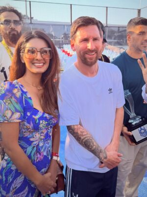 Geeta Basra Instagram - G.O.A.T @leomessi 🙏⚽️ 🇮🇳 and standing with our G.O.A.T 🏏 🇮🇳 @harbhajan3 .. ❤️ great meeting @luissuarez9 and @rodridepaul too..🙌 Thank you @satadrutravel and #CCI Mumbai for making this possible. Well done @mumbaipolice for such a smooth event 🙌

#harbhajansingh #messi