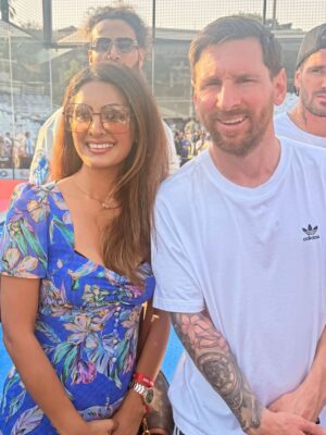 Geeta Basra Instagram - G.O.A.T @leomessi 🙏⚽️ 🇮🇳 and standing with our G.O.A.T 🏏 🇮🇳 @harbhajan3 .. ❤️ great meeting @luissuarez9 and @rodridepaul too..🙌 Thank you @satadrutravel and #CCI Mumbai for making this possible. Well done @mumbaipolice for such a smooth event 🙌

#harbhajansingh #messi