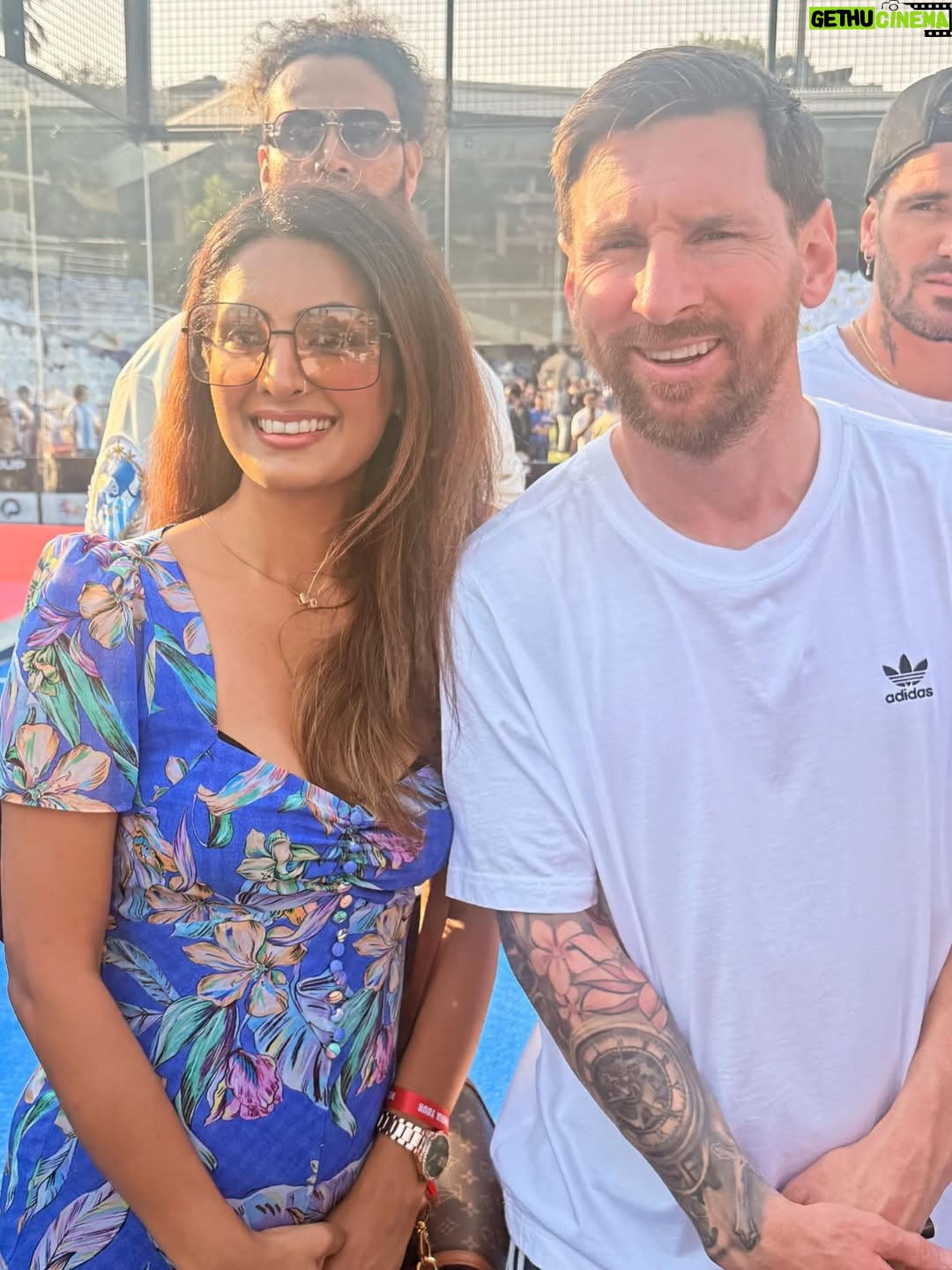 Geeta Basra - 39.4K Likes - G.O.A.T @leomessi 🙏⚽️ 🇮🇳 and standing with our G.O.A.T 🏏 🇮🇳 @harbhajan3 .. ❤️ great meeting @luissuarez9 and @rodridepaul too..🙌 Thank you @satadrutravel and #CCI Mumbai for making this possible. Well done @mumbaipolice for such a smooth event 🙌

#harbhajansingh #messi