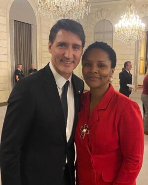 Gessica Généus Instagram - Un merci chaleureux et plein d’amour a
@francophonie.24 @minadriouche et également 
@enricolor29 Pour ces rencontres, la sélection de FREDA et les souvenirs inoubliable de mon court séjour à Paris 🖤🖤🖤 

Merci @minadriouche pour ce Dîner magique à  l’Elysée. 

Photo 1- #avèk le Premier Ministre Canadien Justin Trudeau ( 1 parmis les 40 chefs d’état présent) @justinpjtrudeau 

Photo 2 - Dany Laferrière et Amin Maalouf. Deux académiciens et monuments de la littérature française. 

Prochain arrêt @fifac.officiel  ou j’aurai l’honneur de présider le jury. 

A très vite 🖤