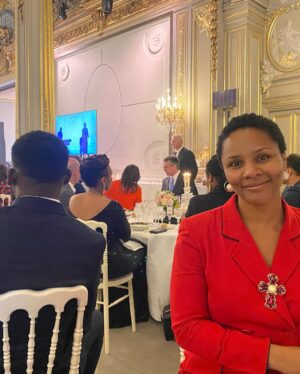 Gessica Généus Instagram - Un merci chaleureux et plein d’amour a
@francophonie.24 @minadriouche et également 
@enricolor29 Pour ces rencontres, la sélection de FREDA et les souvenirs inoubliable de mon court séjour à Paris 🖤🖤🖤 

Merci @minadriouche pour ce Dîner magique à  l’Elysée. 

Photo 1- #avèk le Premier Ministre Canadien Justin Trudeau ( 1 parmis les 40 chefs d’état présent) @justinpjtrudeau 

Photo 2 - Dany Laferrière et Amin Maalouf. Deux académiciens et monuments de la littérature française. 

Prochain arrêt @fifac.officiel  ou j’aurai l’honneur de présider le jury. 

A très vite 🖤