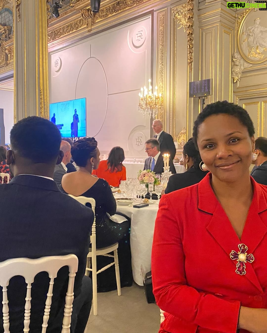 Gessica Généus - 10.4K Likes - Un merci chaleureux et plein d’amour a
@francophonie.24 @minadriouche et également 
@enricolor29 Pour ces rencontres, la sélection de FREDA et les souvenirs inoubliable de mon court séjour à Paris 🖤🖤🖤 

Merci @minadriouche pour ce Dîner magique à  l’Elysée. 

Photo 1- #avèk le Premier Ministre Canadien Justin Trudeau ( 1 parmis les 40 chefs d’état présent) @justinpjtrudeau 

Photo 2 - Dany Laferrière et Amin Maalouf. Deux académiciens et monuments de la littérature française. 

Prochain arrêt @fifac.officiel  ou j’aurai l’honneur de présider le jury. 

A très vite 🖤