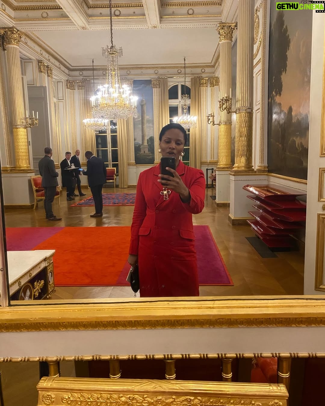 Gessica Généus - 10.4K Likes - Un merci chaleureux et plein d’amour a
@francophonie.24 @minadriouche et également 
@enricolor29 Pour ces rencontres, la sélection de FREDA et les souvenirs inoubliable de mon court séjour à Paris 🖤🖤🖤 

Merci @minadriouche pour ce Dîner magique à  l’Elysée. 

Photo 1- #avèk le Premier Ministre Canadien Justin Trudeau ( 1 parmis les 40 chefs d’état présent) @justinpjtrudeau 

Photo 2 - Dany Laferrière et Amin Maalouf. Deux académiciens et monuments de la littérature française. 

Prochain arrêt @fifac.officiel  ou j’aurai l’honneur de présider le jury. 

A très vite 🖤