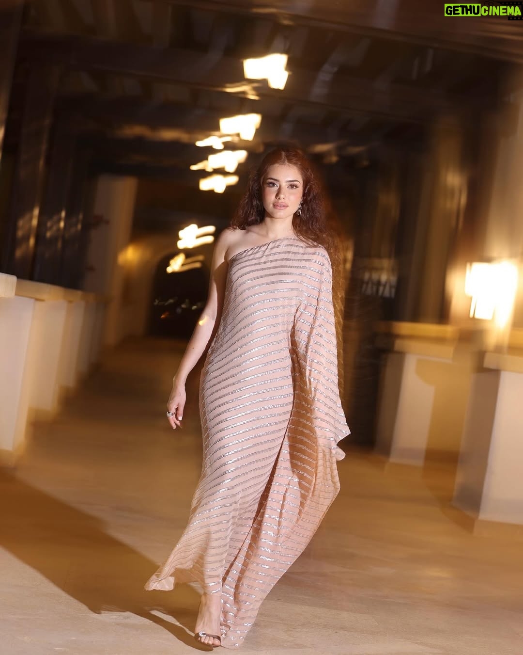 Gihan El Shamashergy - 129.7K Likes - من العرض الأول للفيلم الجميل جداً ‘ولنا في الخيال حب’ في مهرجان الجونة السينمائي ✨

@tallermarmo | @okhtein | @carlojoaillier | @giuseppezanotti | @mariamelkholy_ | @sallyrashid_ | @alsagheersalons | @kriss_hair_dresser | @soma_photography19