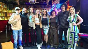 Gimena Gómez Instagram - ¡Qué manera de arrancar Lira Live! 🤩🔥
En nuestro primer capítulo nos acompañaron @kennyyloselectricos, @jihuhbic, @lagimenagomez y la increíble Dra. Annel Villagrana @artemisaperfectbeauty 
Momentos, música y conversaciones que no se pueden perder. 🎤💜

Si no lo han visto o quieren revivirlo… ¡corran a YouTube!
El capítulo completo ya está arriba. 🙌🏻🎙️✨

#liralive #marianaochoa #primercapitulo #recap