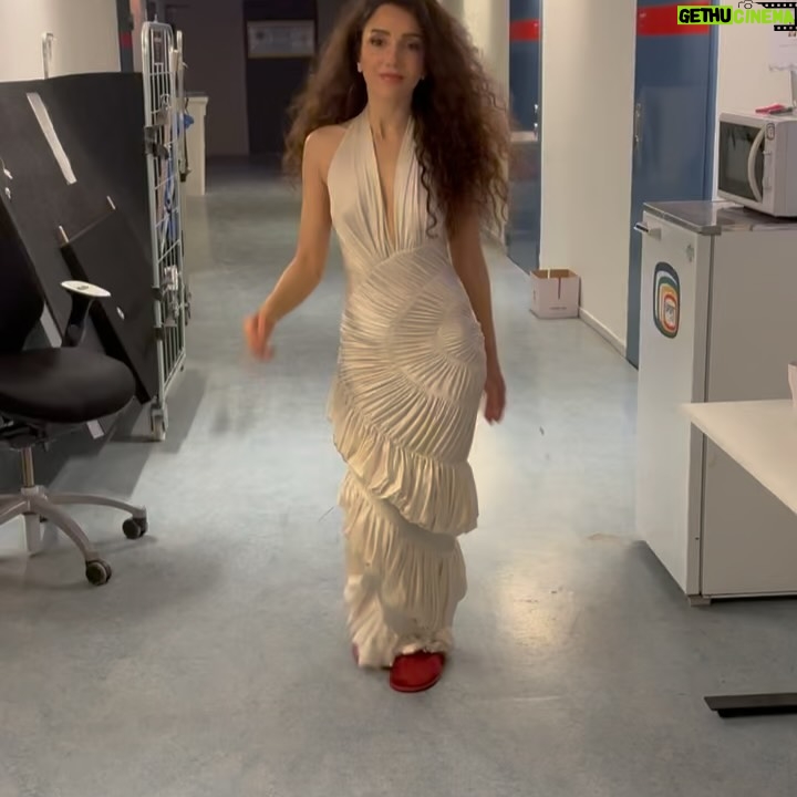 Gina Dirawi - 10.7K Likes - Sveriges sämst bevarade hemilighet är ute!
Efter tio år är det äntligen dags igen att leda Melodifestivalen 2026, nu för fjärde gången!
Denna gång med @hampusnessvold !
Vi kommer ha så kul, jag har saknat er🤍
@melodifestivalen