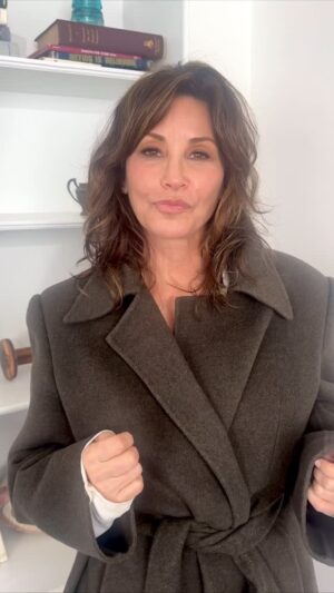 Gina Gershon Instagram - Are you an Alphapussy???? Its not too late to become one! Im so Excited to announce that you can Pre order my Book ALPHAPUSSY - How I Survived The Valley and Learned To Love My Boobs-  Link in my bio- and with a pre order you too can proudly wear an AlphaPussy tshirt that I designed myself.  Curious? I hope so? What exactly is an Alphapussy? What does it mean to be one? Read all about it and find out! Sending love to you all today 😍🥰😘😘😘😘😘❤️❤️🩷❤️🩷🩷🩷🩷 #alphapussy