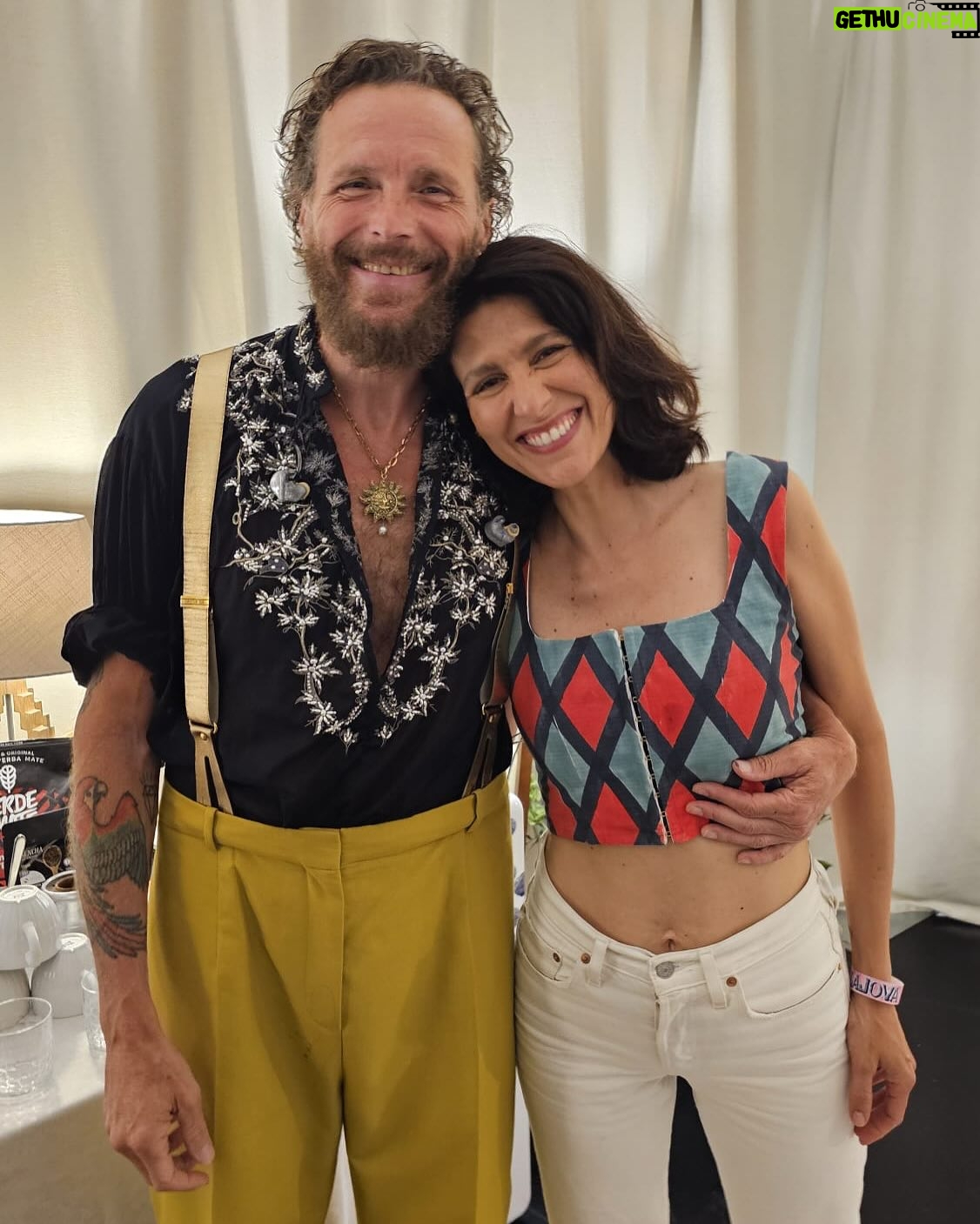 Giulia Bevilacqua - 14.9K Likes - Il primo concerto della mia vita a 14 anni è stato quello di @lorenzojova .
Ieri come allora la stessa esplosione di energia, di emozioni e di gioia infinita.
Grazie Lorenzo per avermi fatto tornare bambina. Sei una forza della natura.
Grazie @fravaliani e @terrywho_cartoons per avermi accolta come un'amica da sempre e grazie di cuore ad @amelianna70 per avermi fatto questo regalo stupendo! ❤️