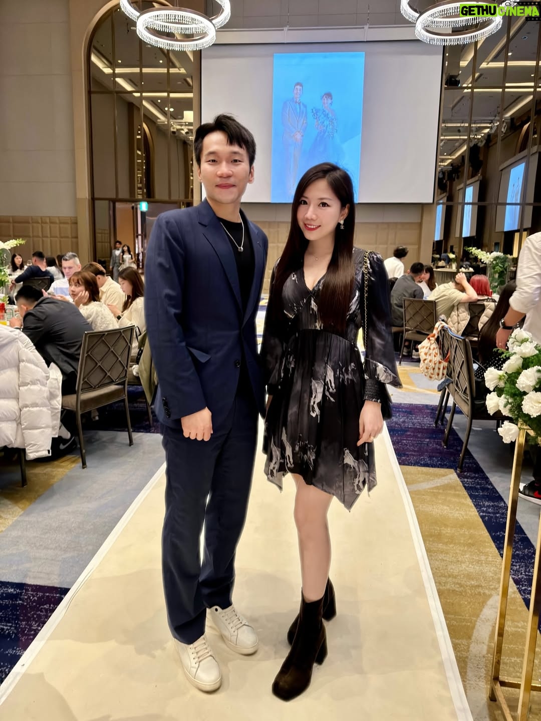 Gladys Tsai - 15.6K Likes - 師父新婚快樂💗
祝齊麟和詩媛永遠幸福✨
怎麼有人拿了兩次奧運金牌唱歌還這麼好聽！！
怎麼會有人懷孕穿婚紗還這麼美～～
期待跟小王子一起打羽球了🏸
還要去新家玩喔
@chilinwang @10yuan.0424