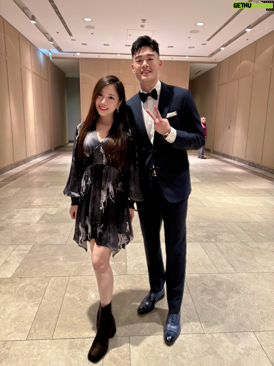 Gladys Tsai - 15.6K Likes - 師父新婚快樂💗
祝齊麟和詩媛永遠幸福✨
怎麼有人拿了兩次奧運金牌唱歌還這麼好聽！！
怎麼會有人懷孕穿婚紗還這麼美～～
期待跟小王子一起打羽球了🏸
還要去新家玩喔
@chilinwang @10yuan.0424