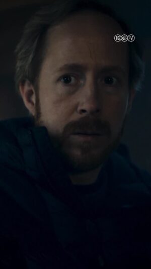 Glennis Grace Instagram - De trailer van Sleepers 3! 💣 👀 De dagen voor kerst waren nog nooit zó donker... Vanaf 12 december te bingen! #sleepers #crime #serie

Na de moordaanslag op Willem (Teun Kuilboer) staat Martin (Robert de Hoog) er helemaal alleen voor. Ans is spoorloos en in zijn zoektocht naar haar moet hij samenwerken met een vermoedelijke vijand. Er is geen andere optie voor Martin dan volledig af te dalen in de onderwereld. Maar dan staat hij oog in oog met zijn grootste nachtmerrie. Hij probeert nog één keer uit het moeras te ontsnappen, maar het noodlot slaat toe...