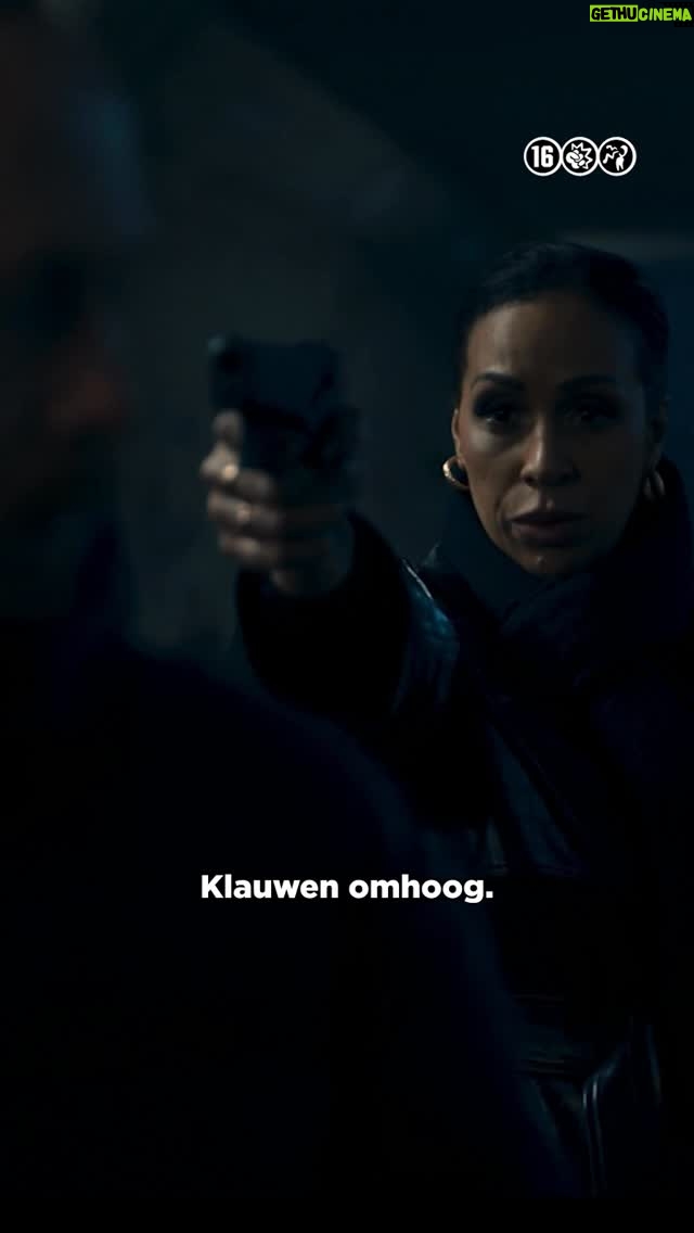 Glennis Grace - 818 Likes - Team Paul is een beetje boos 🥶 Heb jij Sleepers 3 al gebinged? 

Na de moordaanslag op Willem (Teun Kuilboer) staat Martin (Robert de Hoog) er helemaal alleen voor. Ans is spoorloos en in zijn zoektocht naar haar moet hij samenwerken met een vermoedelijke vijand. Er is geen andere optie voor Martin dan volledig af te dalen in de onderwereld. Maar dan staat hij oog in oog met zijn grootste nachtmerrie. Hij probeert nog één keer uit het moeras te ontsnappen, maar het noodlot slaat toe.. #sleepers #crime #serie